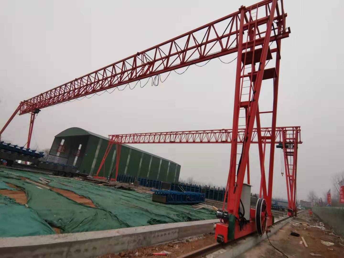 中國交建基礎(chǔ)建設(shè)集團(tuán)，310國道改擴(kuò)建洛陽新安段，ME90+90/10t-43m-9m一臺(tái)，MH10t-43m-9m-2臺(tái)，MH5t-22m-9m-1臺(tái)